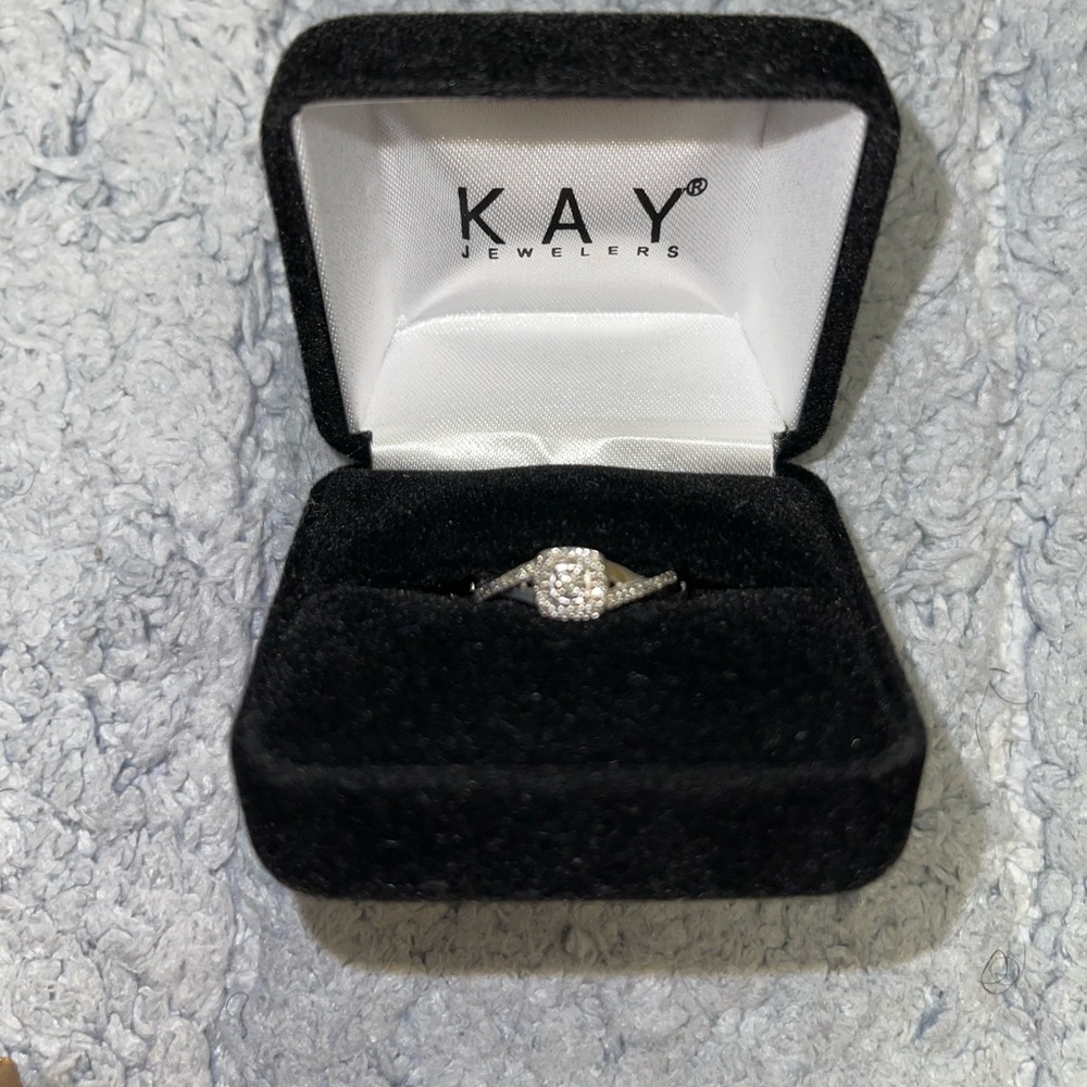 Jewelry - Picture 2 of 3